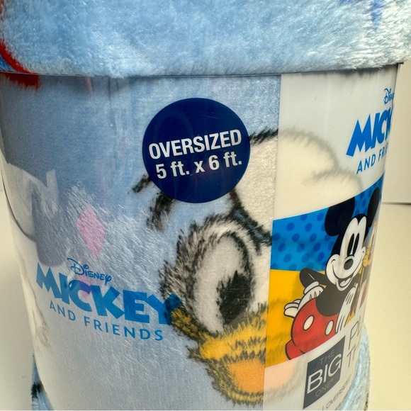 NWT. Disney's Oversized Supersoft Printed Plush Throw. Independence Day theme - Picture 3 of 9